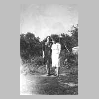 083-0015 Lydia Gloede mit Lene Mueller aus Koeln 1944.jpg